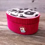 Ovale Dose aus Breitcord mit Paspel