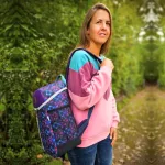 Frau mit Wanderrucksack