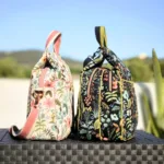 Zwei selbst genähte Taschen aus Blumenstoff