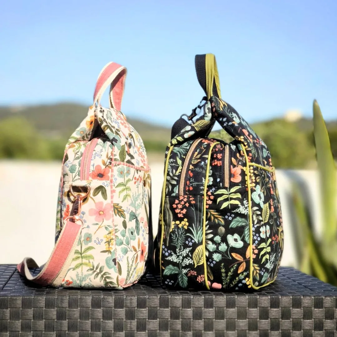 Zwei selbst genähte Taschen aus Blumenstoff