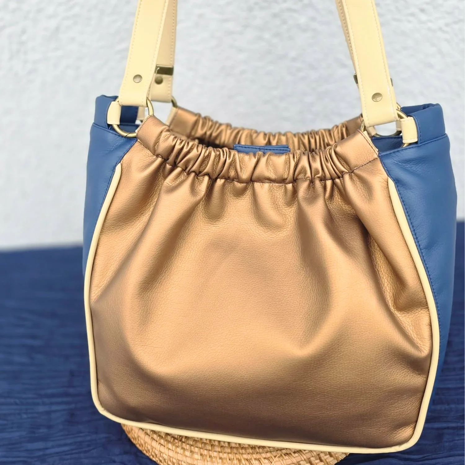 Beuteltasche Lakrimosa von Monja aus Kunstelder