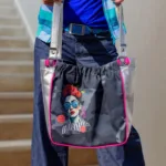 Beuteltasche Lakrimosa von Monja mit Bügelbild