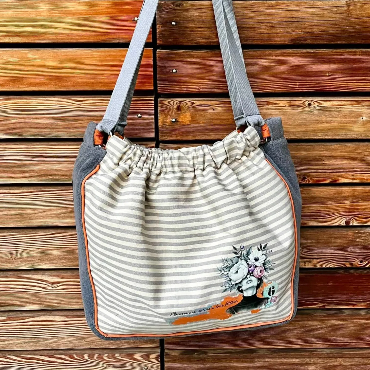 Beuteltasche Lakrimosa von Monja aus Canvas